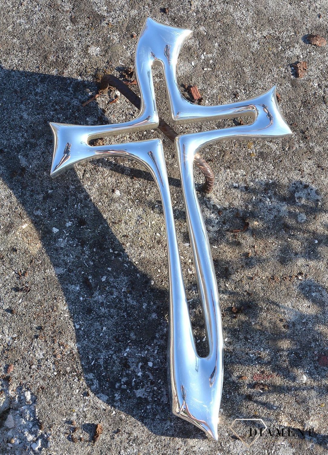 Nowoczesny srebrny krzyż na ścianę VR 17850.jpg